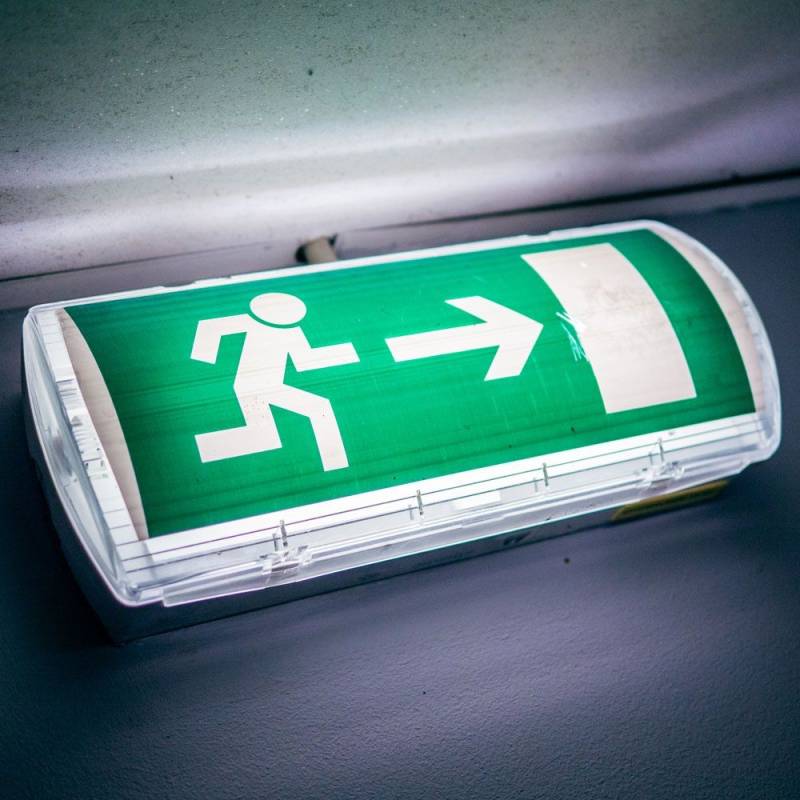 V-Tac Nødbelysning / Exit Skilt, 3w - Udgangslys, Inkl. Batteri Og Piktogrammer, Fjernbetjening Til Trådløs Test - Kulør : Kold