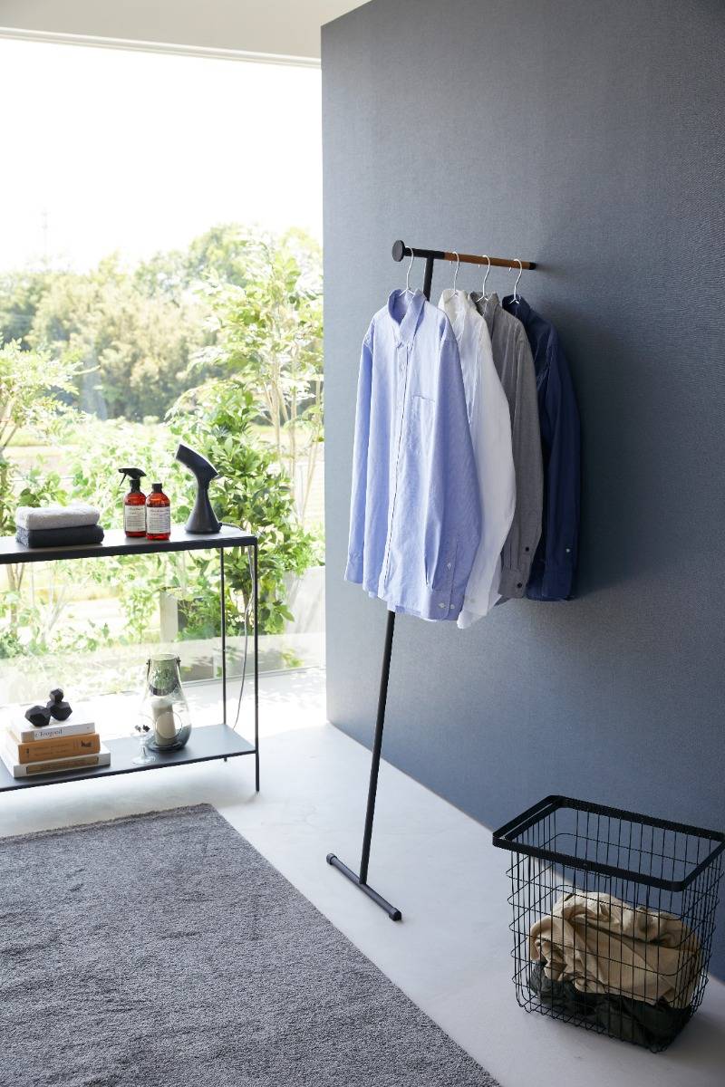 Yamazaki Tøjstativ  Elegant Og Funktionelt Stativ Til Dampning, Opbevaring Og Tørring - Sort