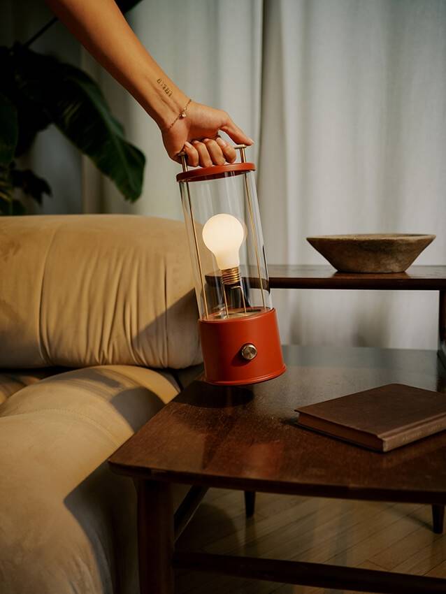 Tala The Muse Portable Bordlampe, Pomona Red
