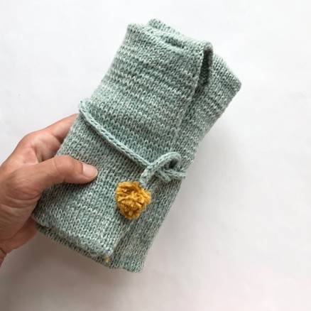 Pindeetui Af Rito Krea & Masker I Marsken - Etui Strikkeopskrift Onesize