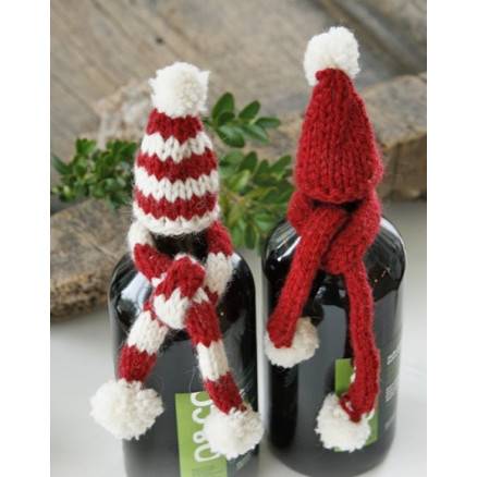 North Pole Pals By Drops Design - Julepynt, Hue Og Halstørklæde Til Flaske Strikkekit - Drops - Garnstudio