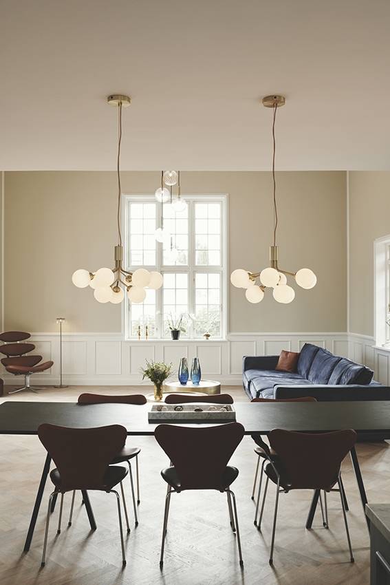 Apiales 9 Lysekrone, Børstet Messing/Opal - Nuura