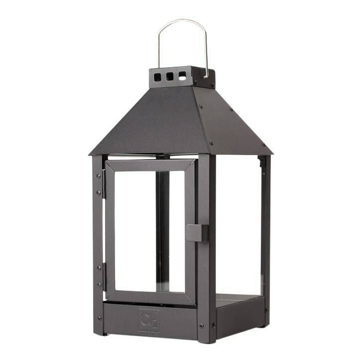 Sort Lanterne Til Udendørs, 3 Størrelser. Køb A2 Living Udendørs Kvalitets Lanterner Isort, Fra 529 Kr.  - Størrelse 22,5 X 22,5 X 60 Cm